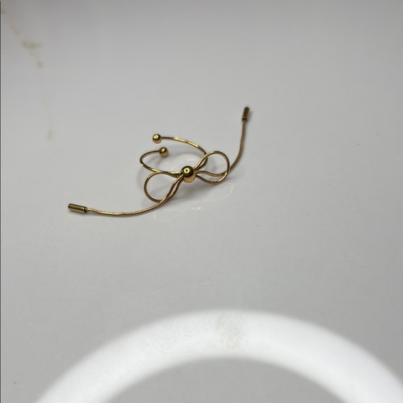 Elegant Gold Bow Ring - Picture 2 of 3
